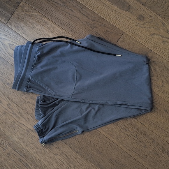 Zyia Active Gray Peak Zipper Joggers Size M. Like New - Picture 1 of 10